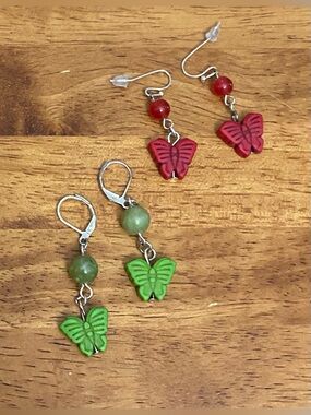 Green Jade & Howlite butterfly and Ruby & Howlite earrings

66207JD HW